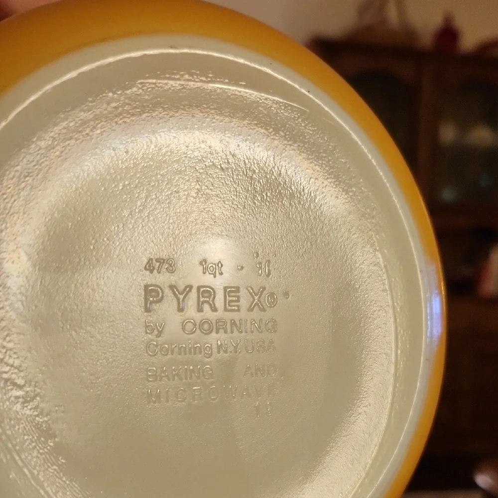 Vintage Pyrex Golden Butterfly White Floral Bakeware 1 QT 473